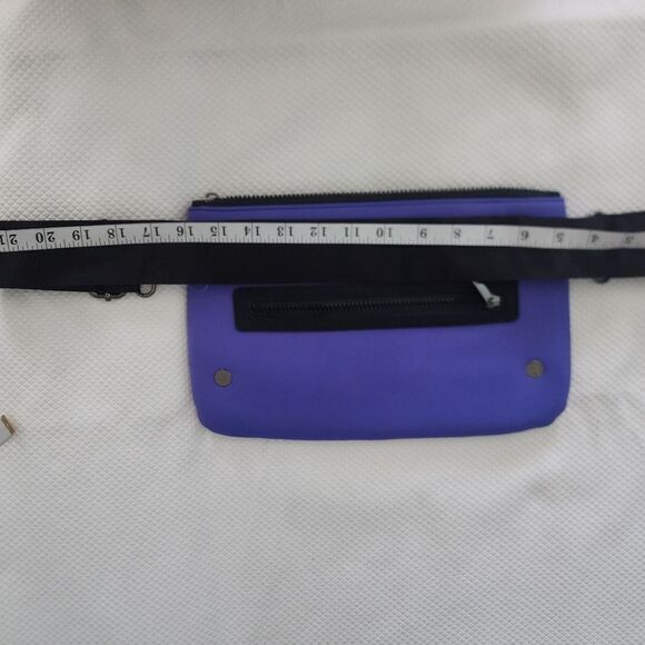 Caraa and ATHLETA belt bag - Picture 6 of 6